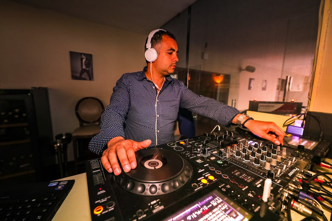 dj